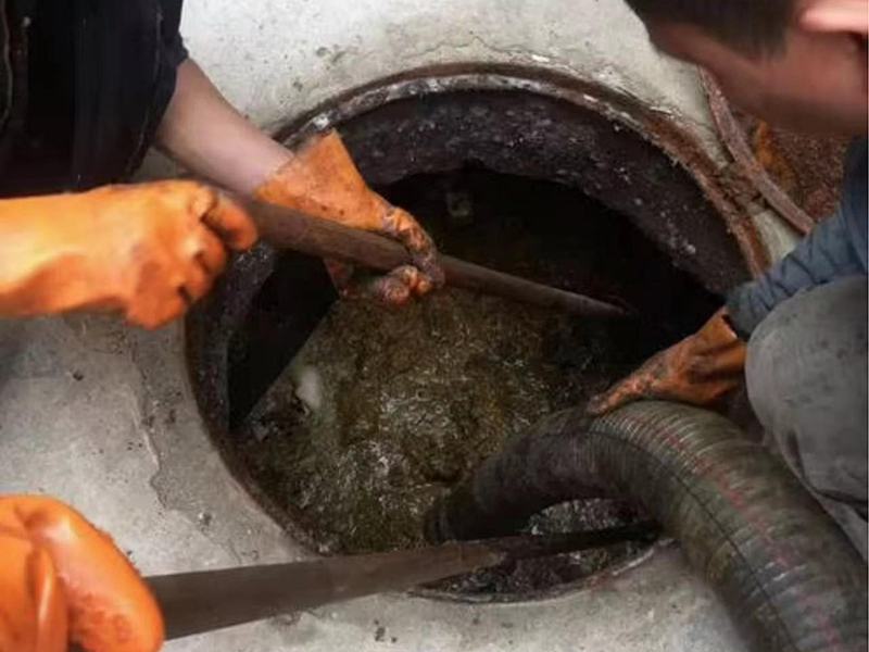 台江清理化粪池时如何避免沼气的危害?